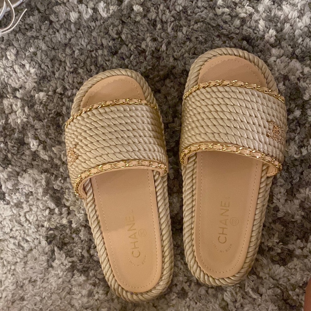 Chanel Sandals RUNS BIG (fits 38-39)